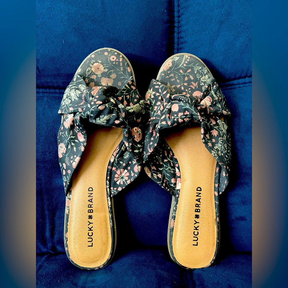 Lucky Brand Floral Sandals
